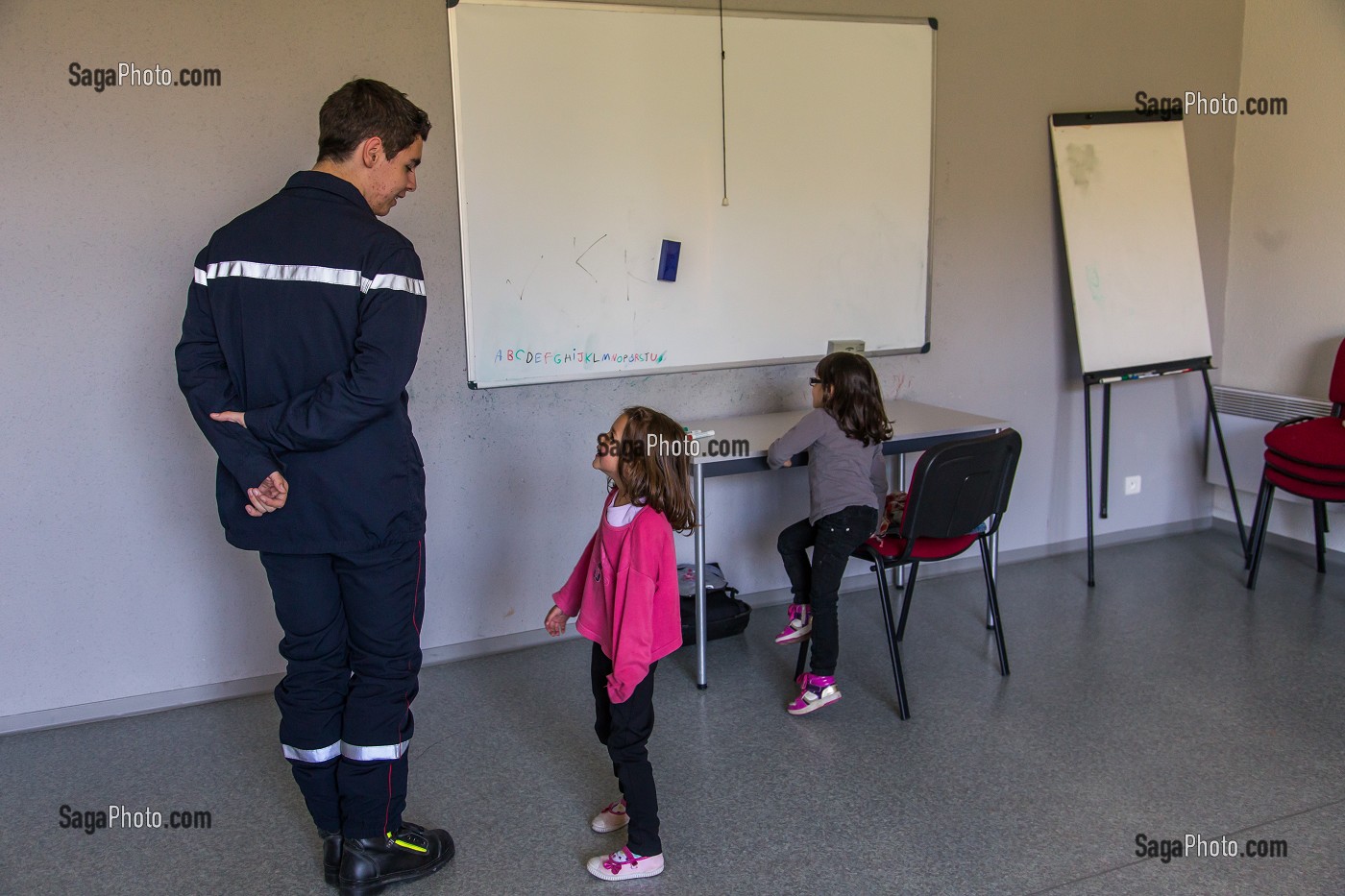 ENFANTS ET SAPEURS POMPIERS 