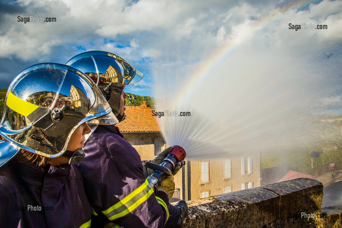 ILLUSTRATION SAPEURS POMPIERS, HOMME FEMME 