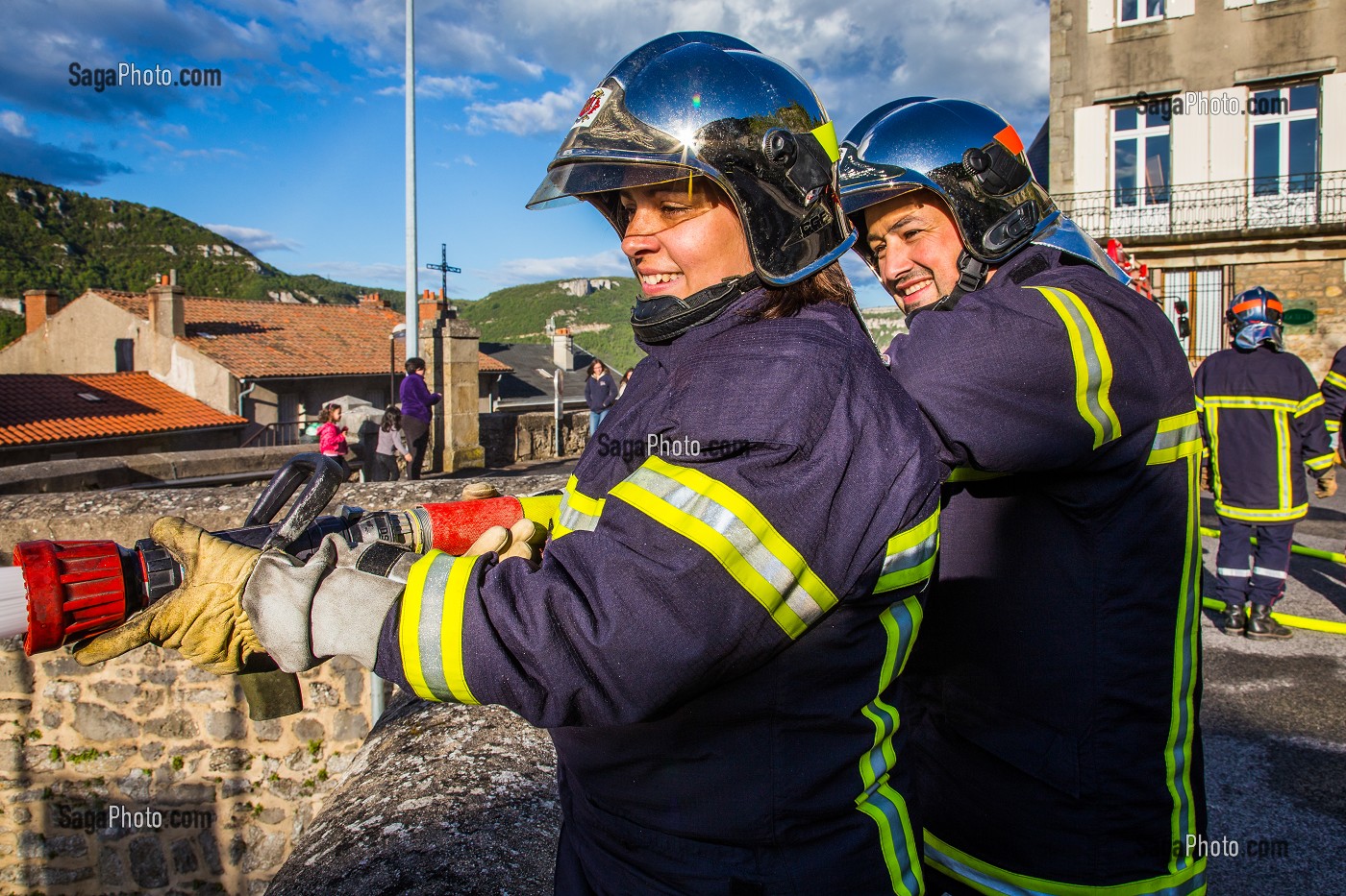 ILLUSTRATION SAPEURS POMPIERS, HOMME FEMME 