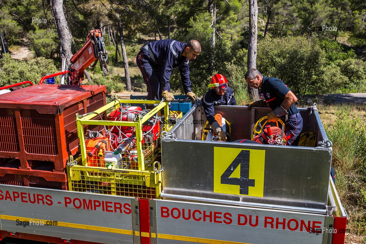 SAPEURS POMPIERS, DETACHEMENT D'INTERVENTIONS HELIPORTES FEU DE FORET 