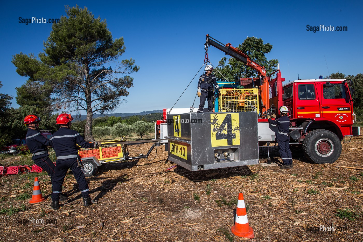 SAPEURS POMPIERS, DETACHEMENT D'INTERVENTIONS HELIPORTES FEU DE FORET 