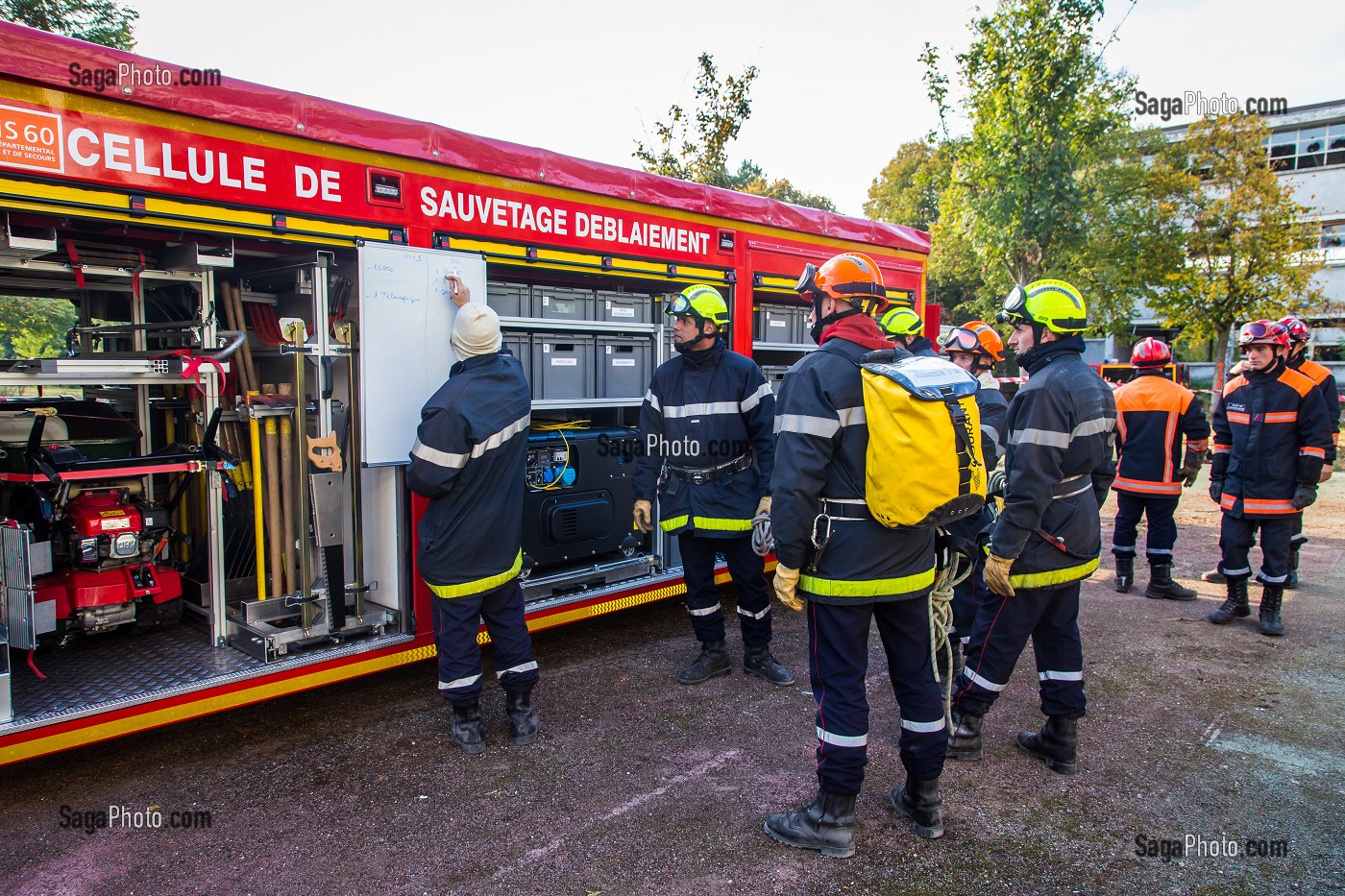 SAPEURS POMPIERS, SAUVETAGE DEBLAIEMENT 