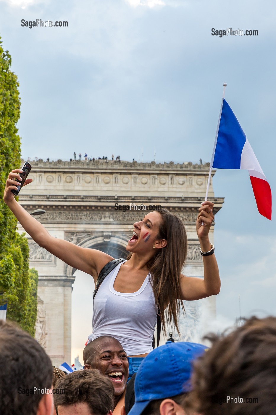 SCENE DE LIESSE APRES LA VICTOIRE DE L'EQUIPE DE FRANCE DE FOOTBALL EN FINALE DE LA COUPE DU MONDE, FRANCE - CROATIE, PARIS, FRANCE, EUROPE 