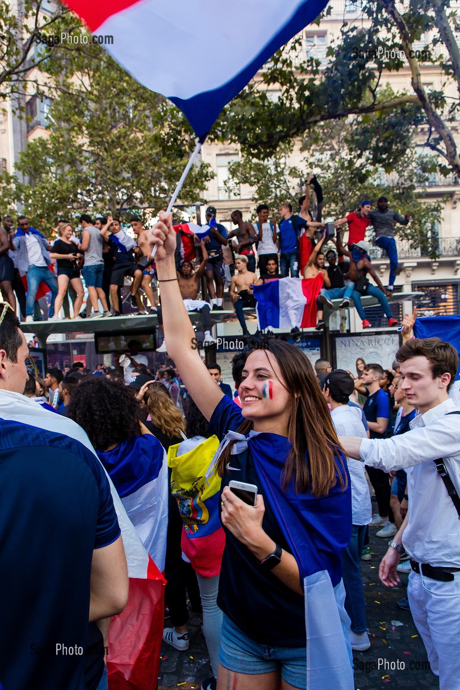 SCENE DE LIESSE APRES LA VICTOIRE DE L'EQUIPE DE FRANCE DE FOOTBALL EN FINALE DE LA COUPE DU MONDE, FRANCE - CROATIE, PARIS, FRANCE, EUROPE 