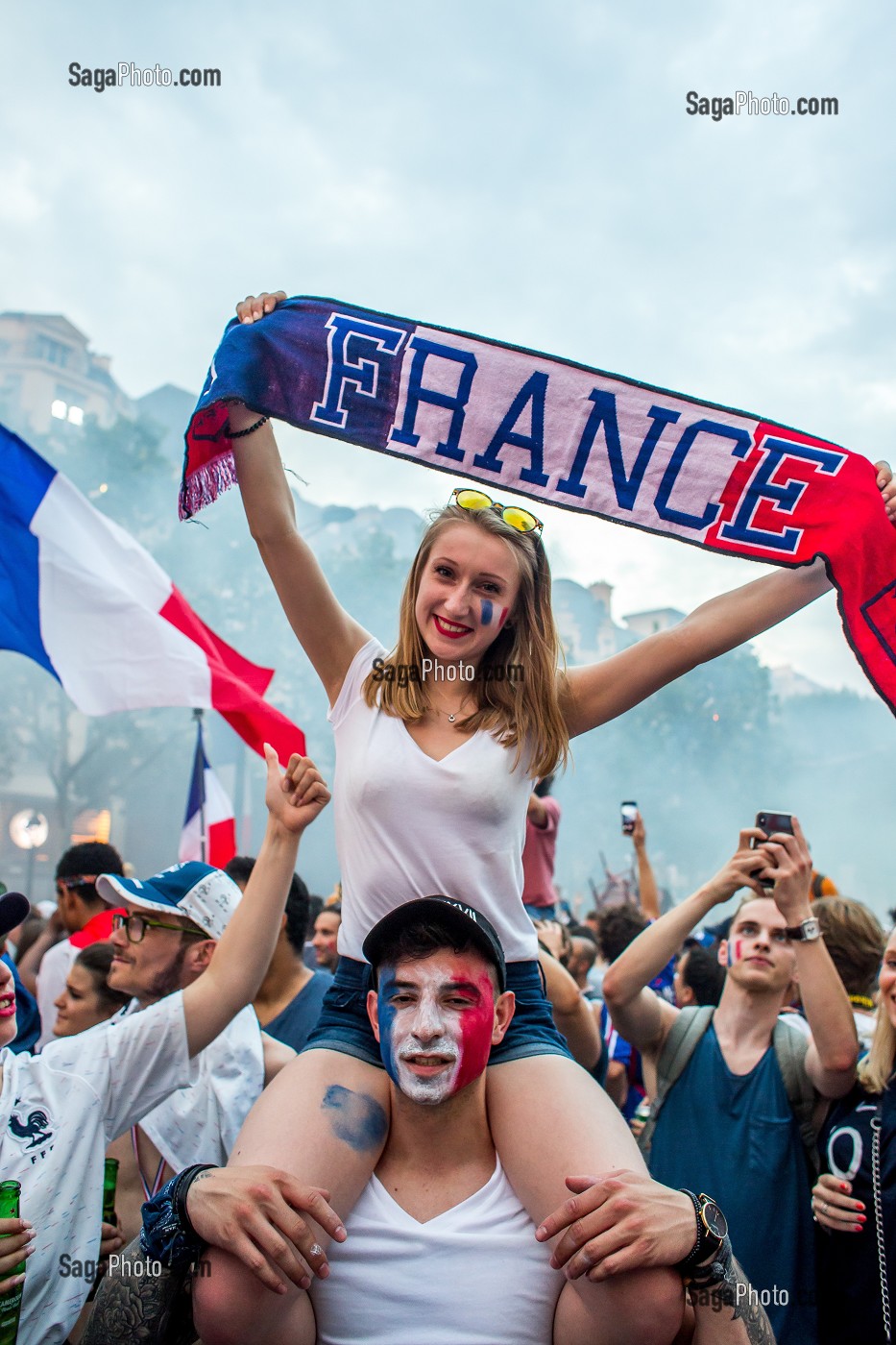 SCENE DE LIESSE APRES LA VICTOIRE DE L'EQUIPE DE FRANCE DE FOOTBALL EN FINALE DE LA COUPE DU MONDE, FRANCE - CROATIE, PARIS, FRANCE, EUROPE 