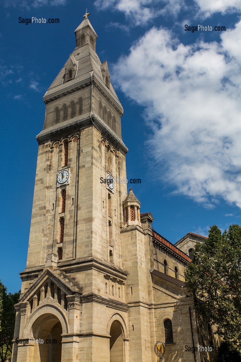 EGLISE SAINT PIERRE DE MONTROUGE, PLACE VICTOR ET HELENE BASCH, QUARTIER ALESIA, PARIS, 14EME ARRONDISSEMENT, FRANCE, EUROPE 