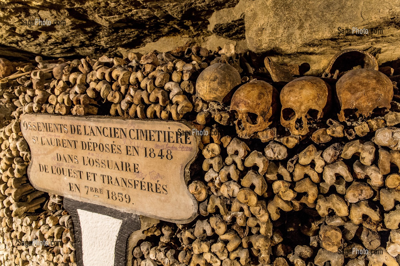 CRANES ET OSSEMENTS DANS LES CATACOMBES DE PARIS, 14E ARRONDISSEMENT, PARIS (75) 