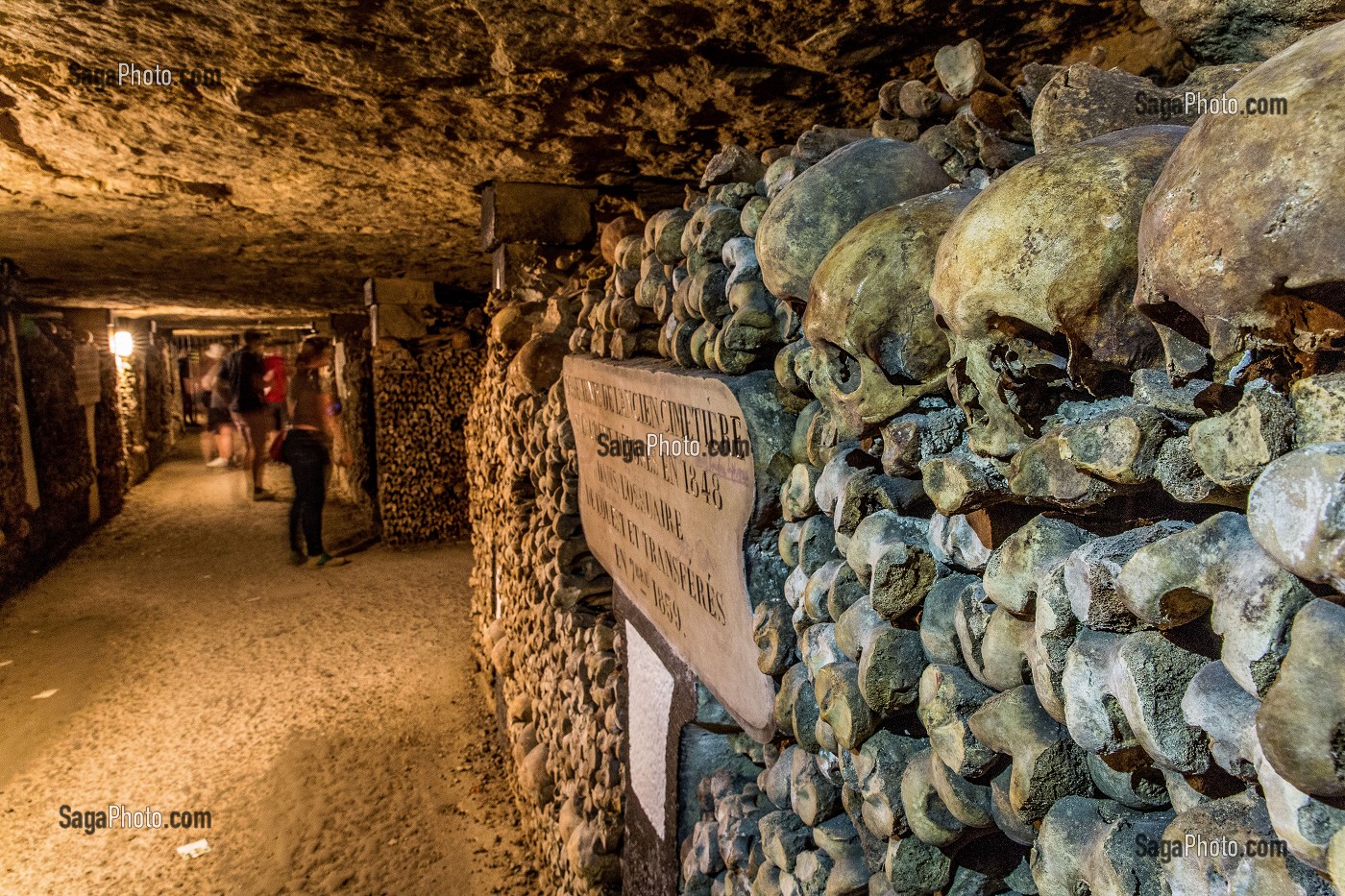 CRANES ET OSSEMENTS DANS LES CATACOMBES DE PARIS, 14E ARRONDISSEMENT, PARIS (75) 