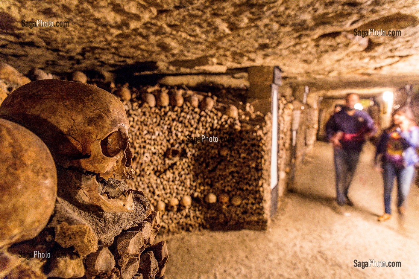 CRANES ET OSSEMENTS DANS LES CATACOMBES DE PARIS, 14E ARRONDISSEMENT, PARIS (75) 