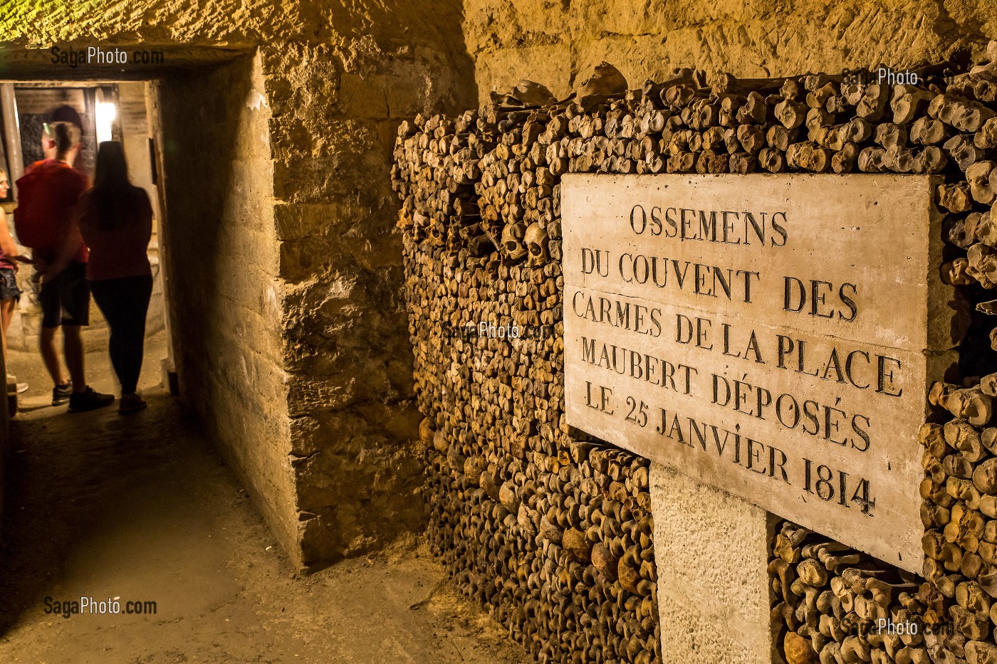 CRANES ET OSSEMENTS DANS LES CATACOMBES DE PARIS, 14E ARRONDISSEMENT, PARIS (75) 