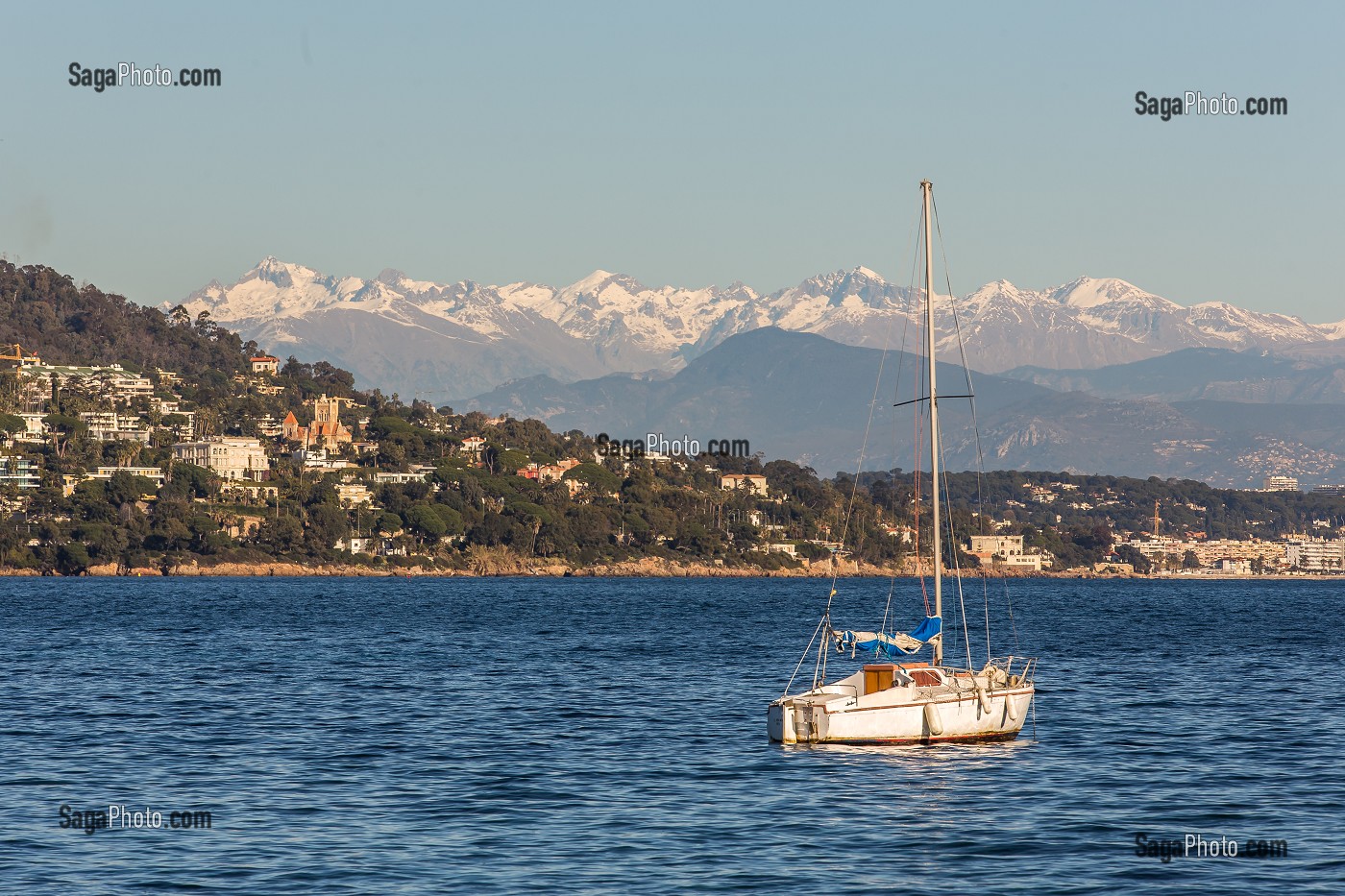 GOLFE DE LA NAPOULE ET ALPES, CANNES, (06) ALPES MARITIMES, REGION SUD 