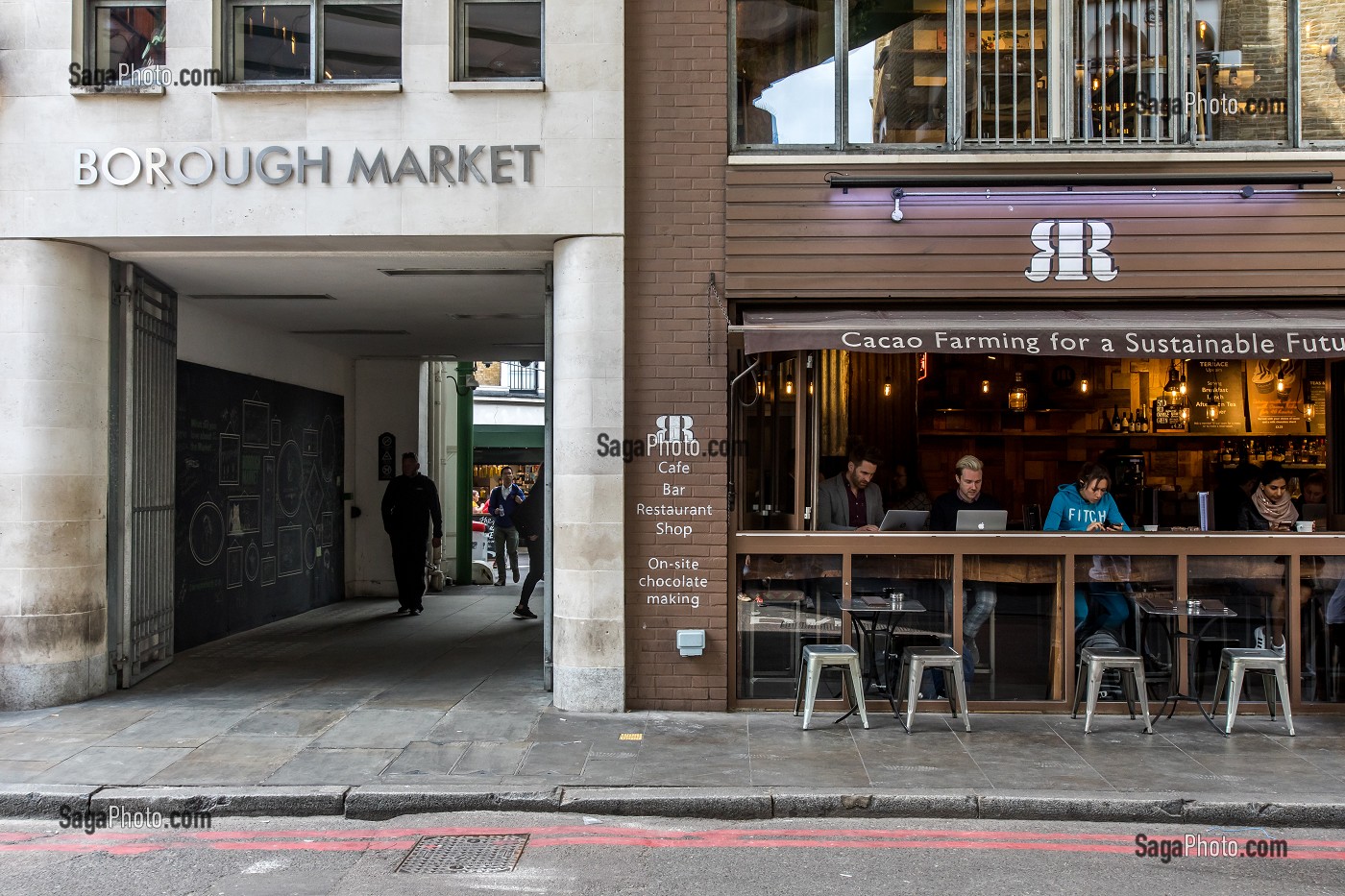 TRAVAILLEUR NOMADE, TELETRAVAIL, BOROUGH MARKET, LONDRES, ANGLETERRE 