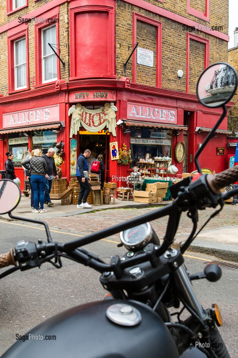 MAGASIN D'ANTIQUITES ALICE'S, RENDU CELEBRE PAR LES FILMS DE PADDINGTON, PORTOBELLO ROAD, PORTOBELLO MARKET, QUARTIER DE NOTTING HILL, LONDRES, ANGLETERRE 