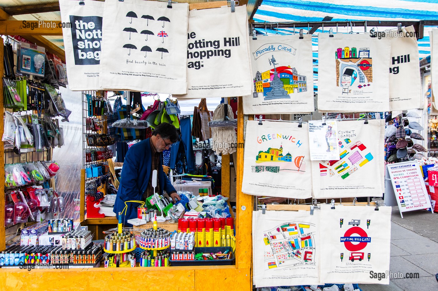 PORTOBELLO ROAD, PORTOBELLO MARKET, QUARTIER DE NOTTING HILL, LONDRES, ANGLETERRE 