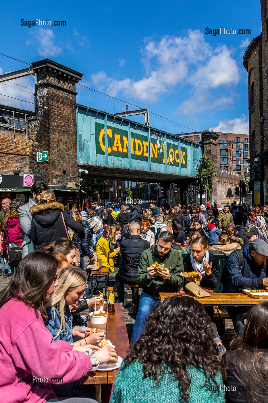 RESTAURANT DANS LA RUE, CAMDEN MARKET, LONDRES, ANGLETERRE 