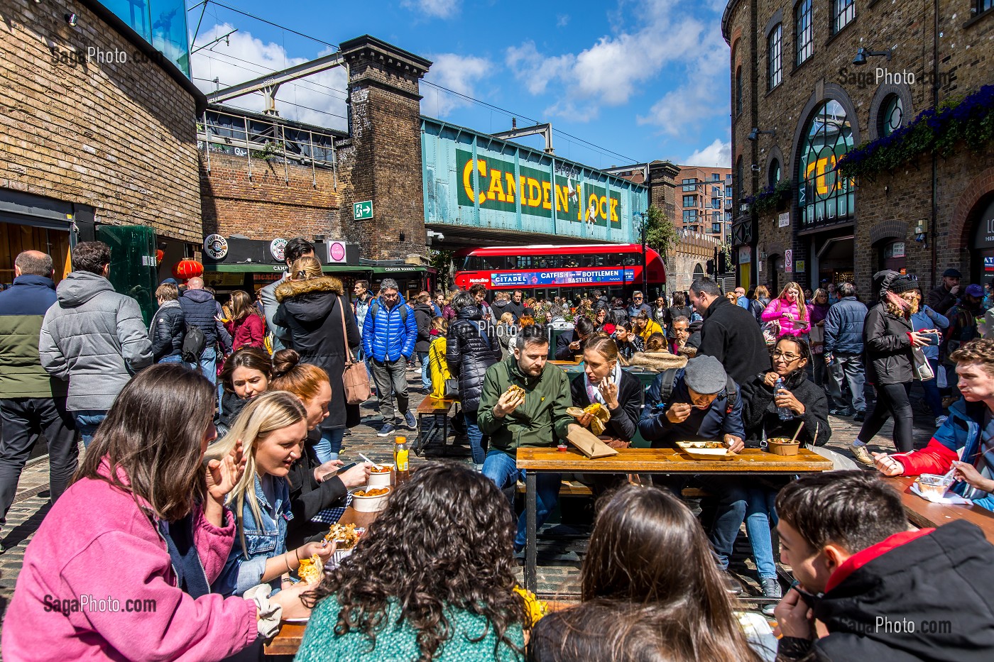 RESTAURANT DANS LA RUE, CAMDEN MARKET, LONDRES, ANGLETERRE 