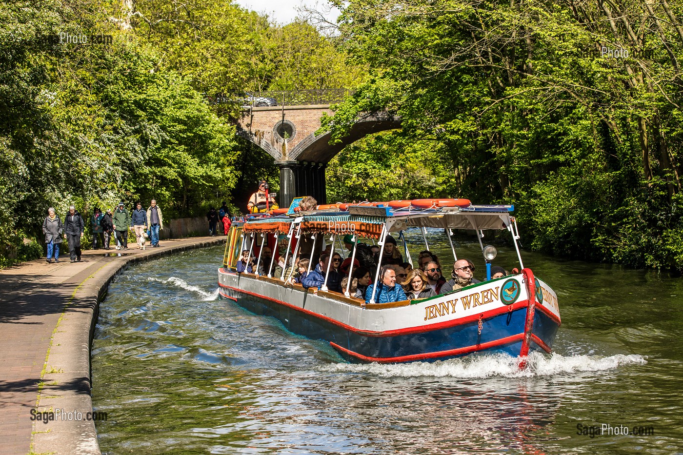 BATEAU-MOUCHE SUR REGENT'S CANAL, LONDRES, ANGLETERRE 