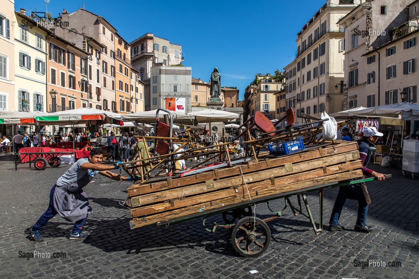 FIN DE MARCHE CAMPO DEI FIORI, ROME, ITALIE, EUROPE 