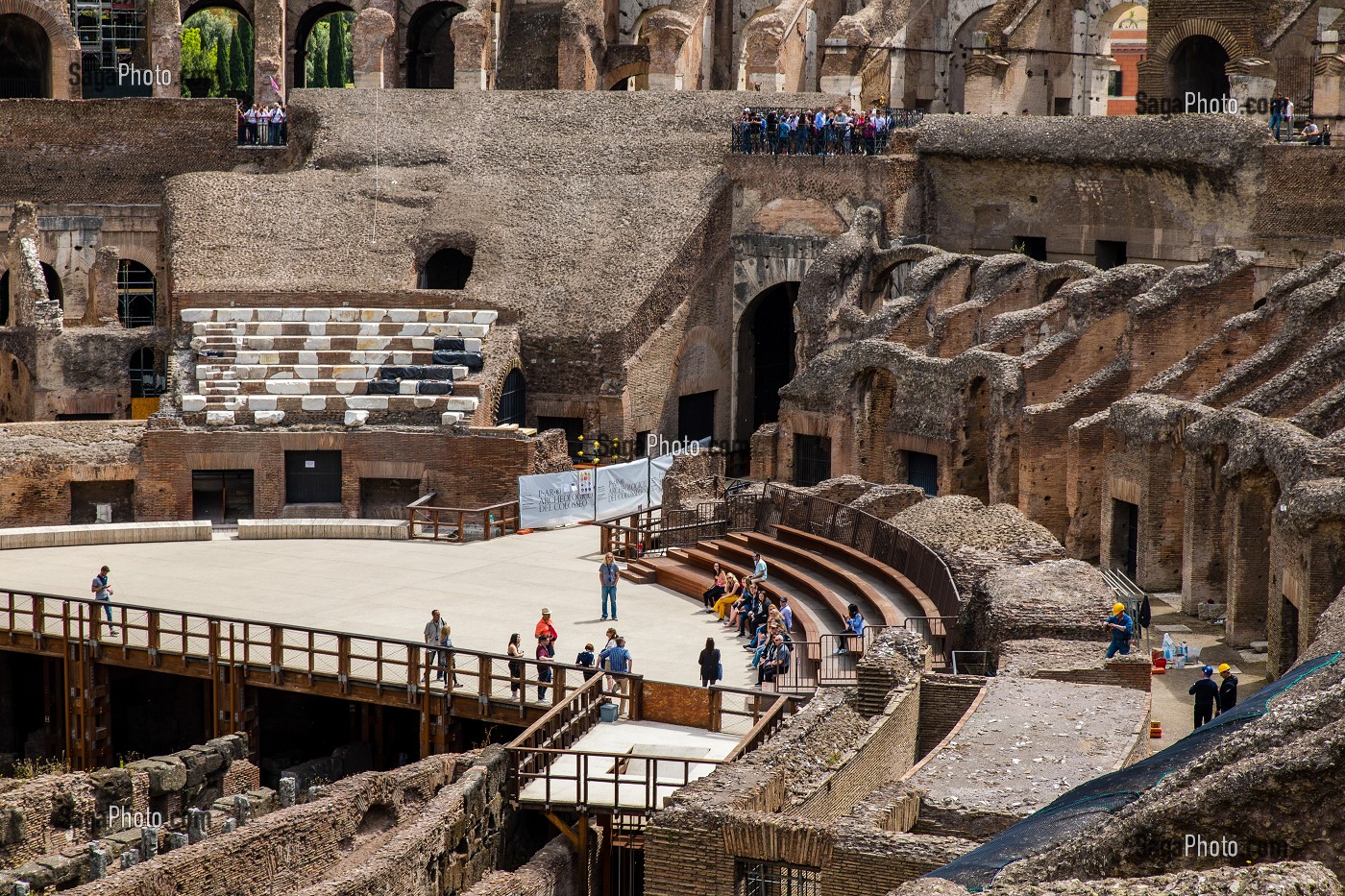 RECONSTRUCTION DES GRADINS EN MARBRE, COLISEE, ROME, ITALIE, EUROPE 