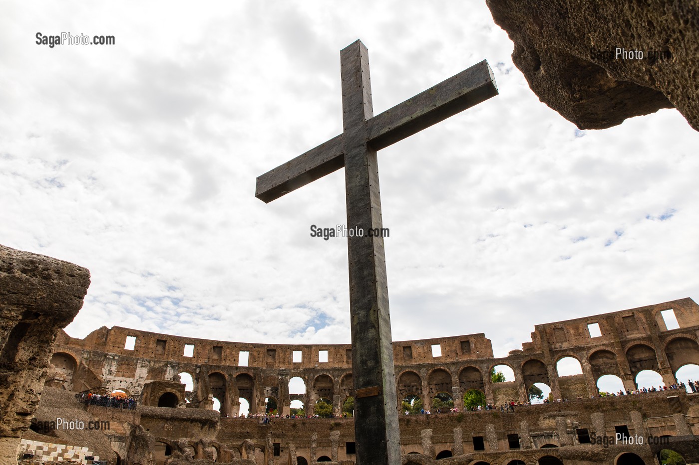 CROIX CHRETIENNE, COLISEE, AMPHITHEATRE DE LA ROME ANTIQUE, ROME, ITALIE, EUROPE 