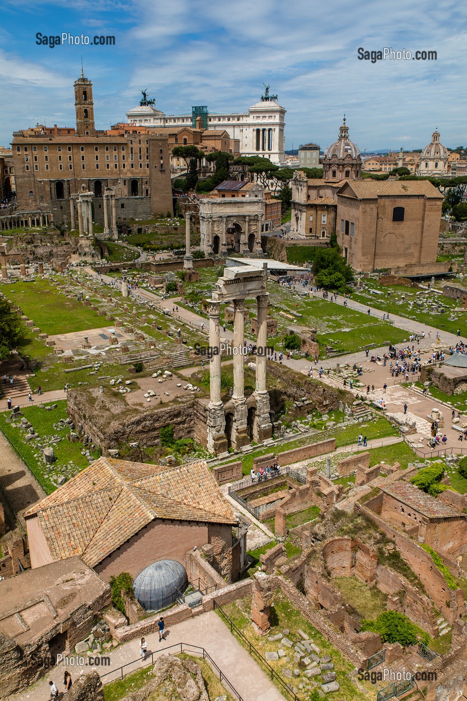 TEMPLE DES DIOCURES, BASILIQUE JULIA, BASILICA GIULIA, COLONE DE PHOCAS, ARC DE SEPTIME SEVERE, CURIE JULIA, EGLISE SANTI LUCA E MARTINA, TABULARIUM, RUE SACREE, VIA SACRA DANS LE PALATIN, ROME, ITALIE, EUROPE 