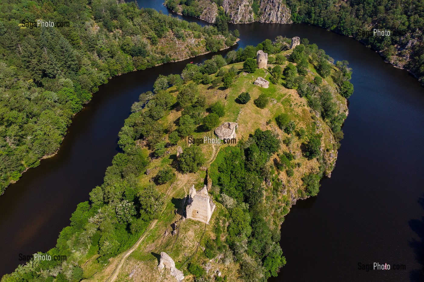 LA CREUSE ET FORTERESSE MEDIEVALE DE CROZANT, (23) CREUSE, NOUVELLE AQUITAINE, FRANCE 