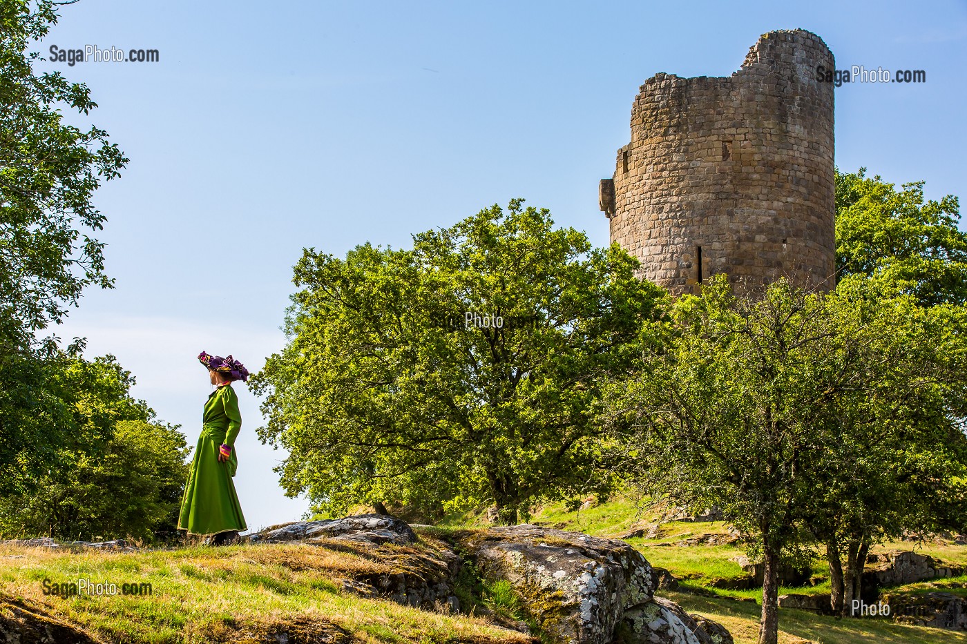 VISITE THEATRALISEE DANS L'ESPRIT DE GEORGES SAND, CHATEAU FORTERESSE MEDIEVALE DE CROZANT, (23) CREUSE, LIMOUSIN, NOUVELLE AQUITAINE, FRANCE 