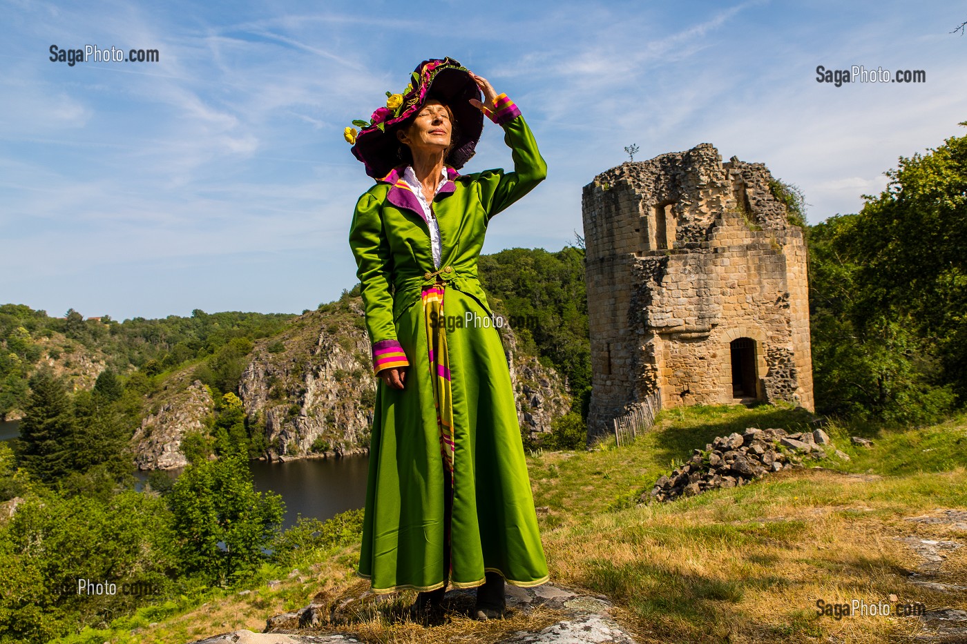 VISITE THEATRALISEE DANS L'ESPRIT DE GEORGES SAND, CHATEAU FORTERESSE MEDIEVALE DE CROZANT, (23) CREUSE, LIMOUSIN, NOUVELLE AQUITAINE, FRANCE 