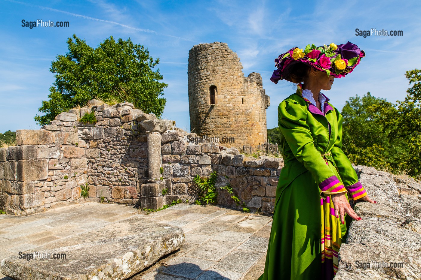 VISITE THEATRALISEE DANS L'ESPRIT DE GEORGES SAND, CHATEAU FORTERESSE MEDIEVALE DE CROZANT, (23) CREUSE, LIMOUSIN, NOUVELLE AQUITAINE, FRANCE 