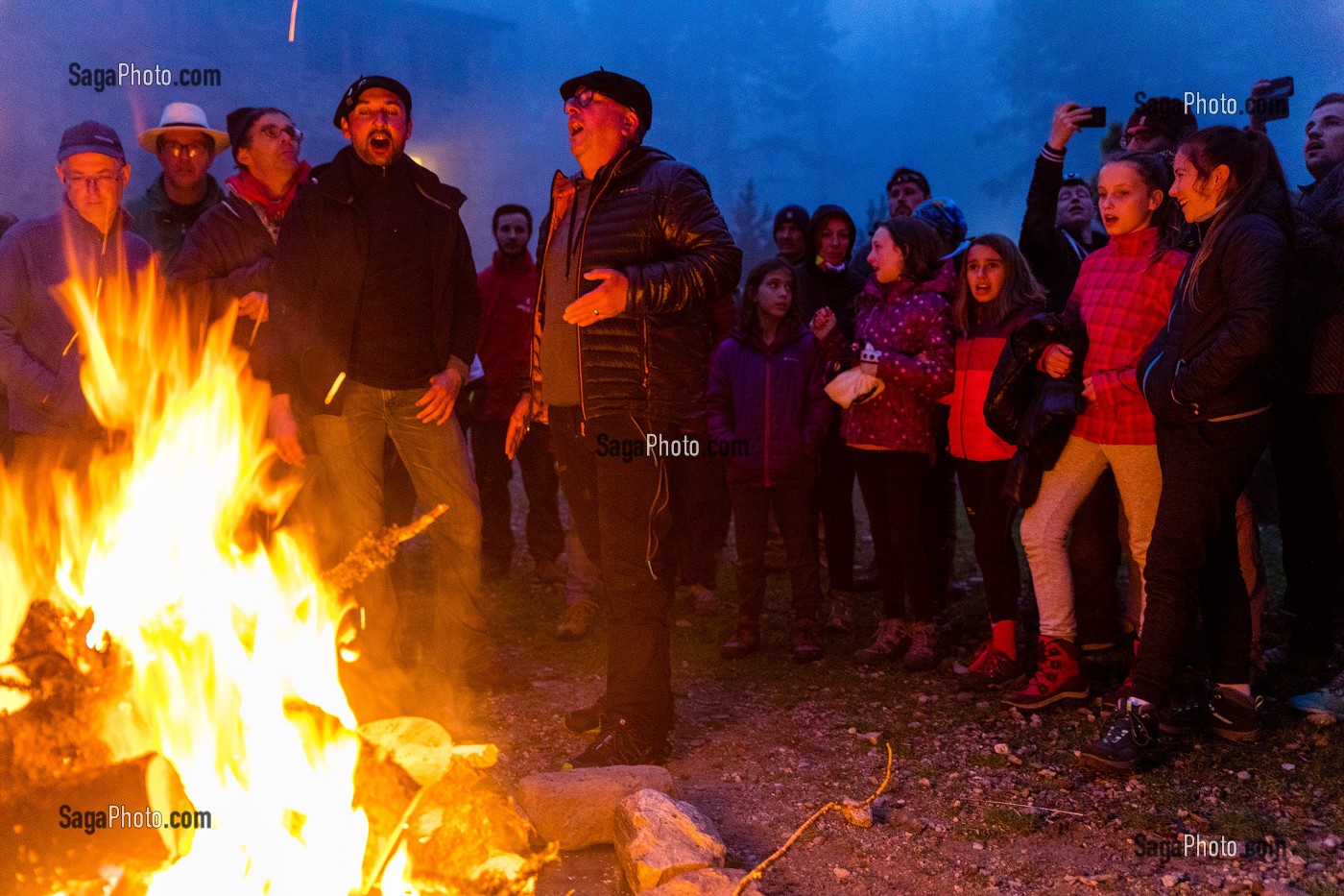 TROUBADE, RENCONTRE, SOIREE DE CHANTS CATALAN, REFUGE DES CORTALETS SUR LES CONTREFORTS DU PIC DU CANIGOU 