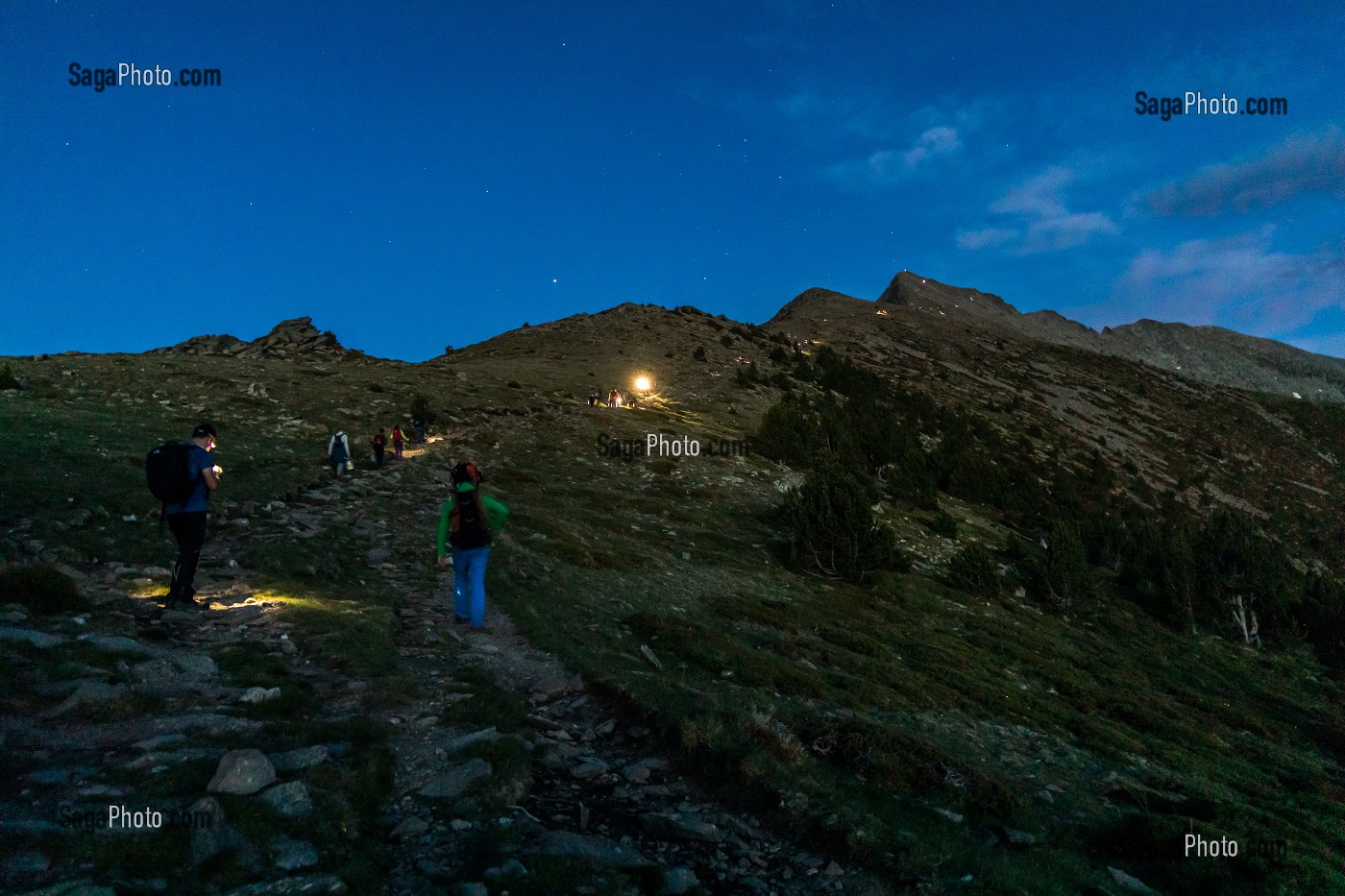 LA VEILLE DE LA SAINT JEAN, LA FLAMME QUI A BRULE TOUTE L'ANNEE A PERPIGNAN EST AMENEE AU SOMMET DU CANIGOU POUR ALLUMER UN BRASIER, PYRENEES-ORIENTALES, LANGUEDOC-ROUSSILLON, OCCITANIE 