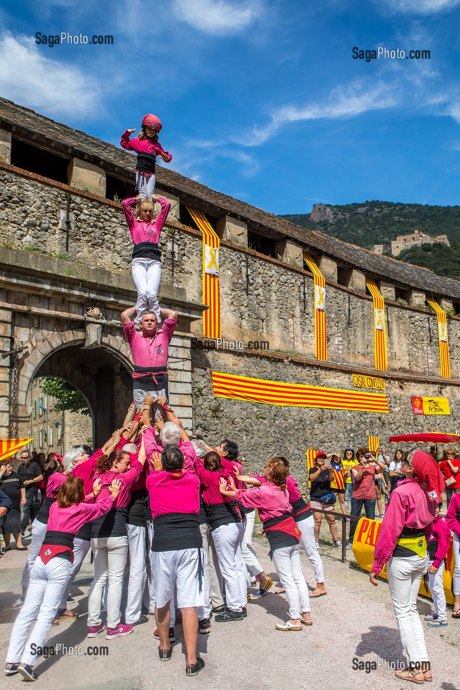 CASTELL, TOUR HUMAINE, TRADITION CATALANE, VILLEFRANCHE DE CONFLENT, (66) PYRENEES-ORIENTALES, LANGUEDOC-ROUSSILLON, OCCITANIE 