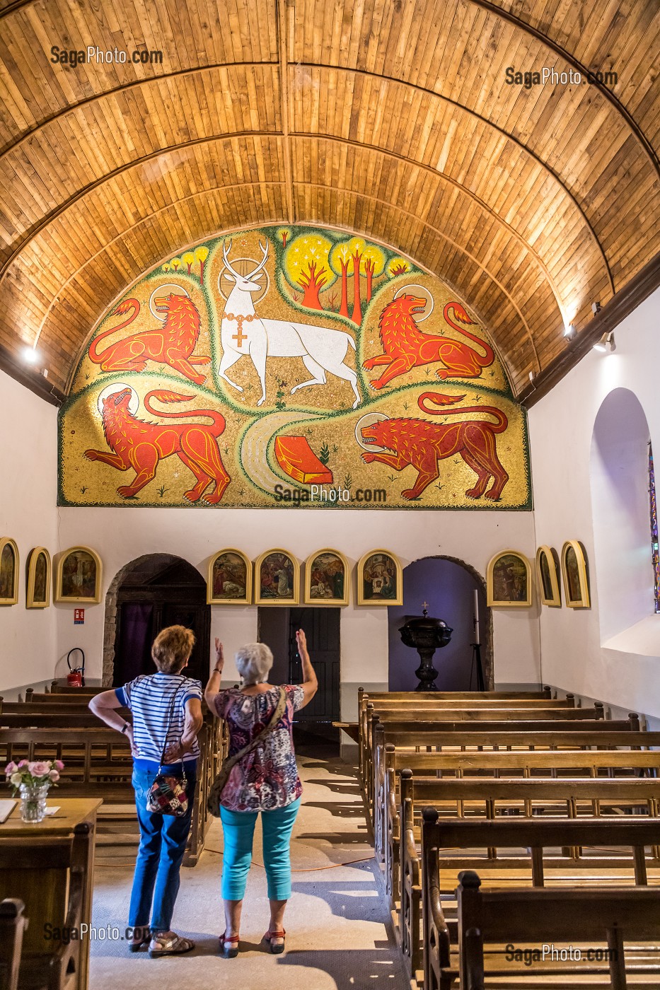 MOSAIQUE DU CERF BLANC, EGLISE DU GRAAL, TREHORENTEUC (35), BRETAGNE, FRANCE 