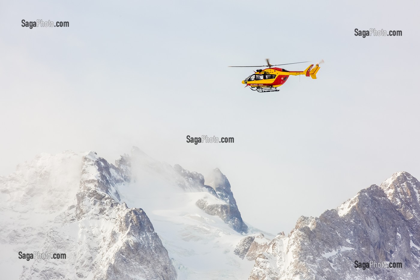 HELICOPTERE DE LA SECURITE CIVILE, EC145, EXERCICE NATIONAL SAPEURS-POMPIERS DE SECOURS EN AVALANCHE, COL DU LAUTARET, HAUTES ALPES (05) 