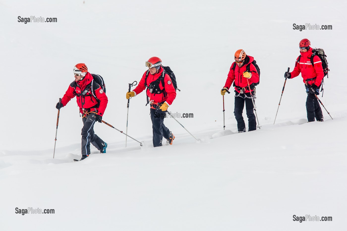 CARAVANE TERRESTRE DE SAUVETEURS, EXERCICE NATIONAL SAPEURS-POMPIERS DE SECOURS EN AVALANCHE, COL DU LAUTARET, HAUTES ALPES (05) 