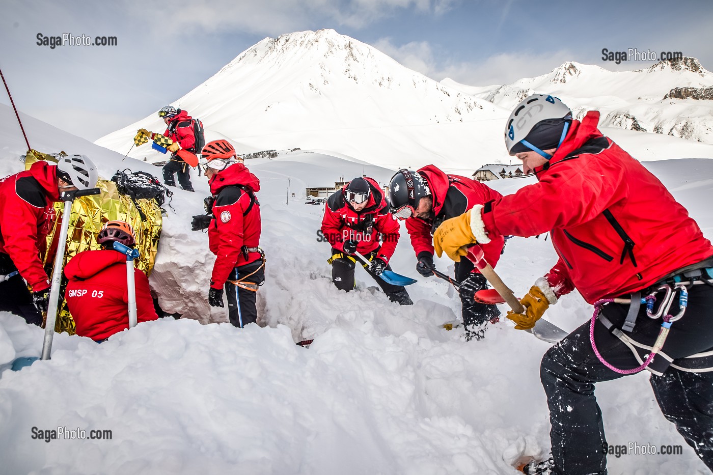 RECHERCHE DE VICTIME ENSEVELI, EXERCICE NATIONAL SAPEURS-POMPIERS DE SECOURS EN AVALANCHE, COL DU LAUTARET, HAUTES ALPES (05) 