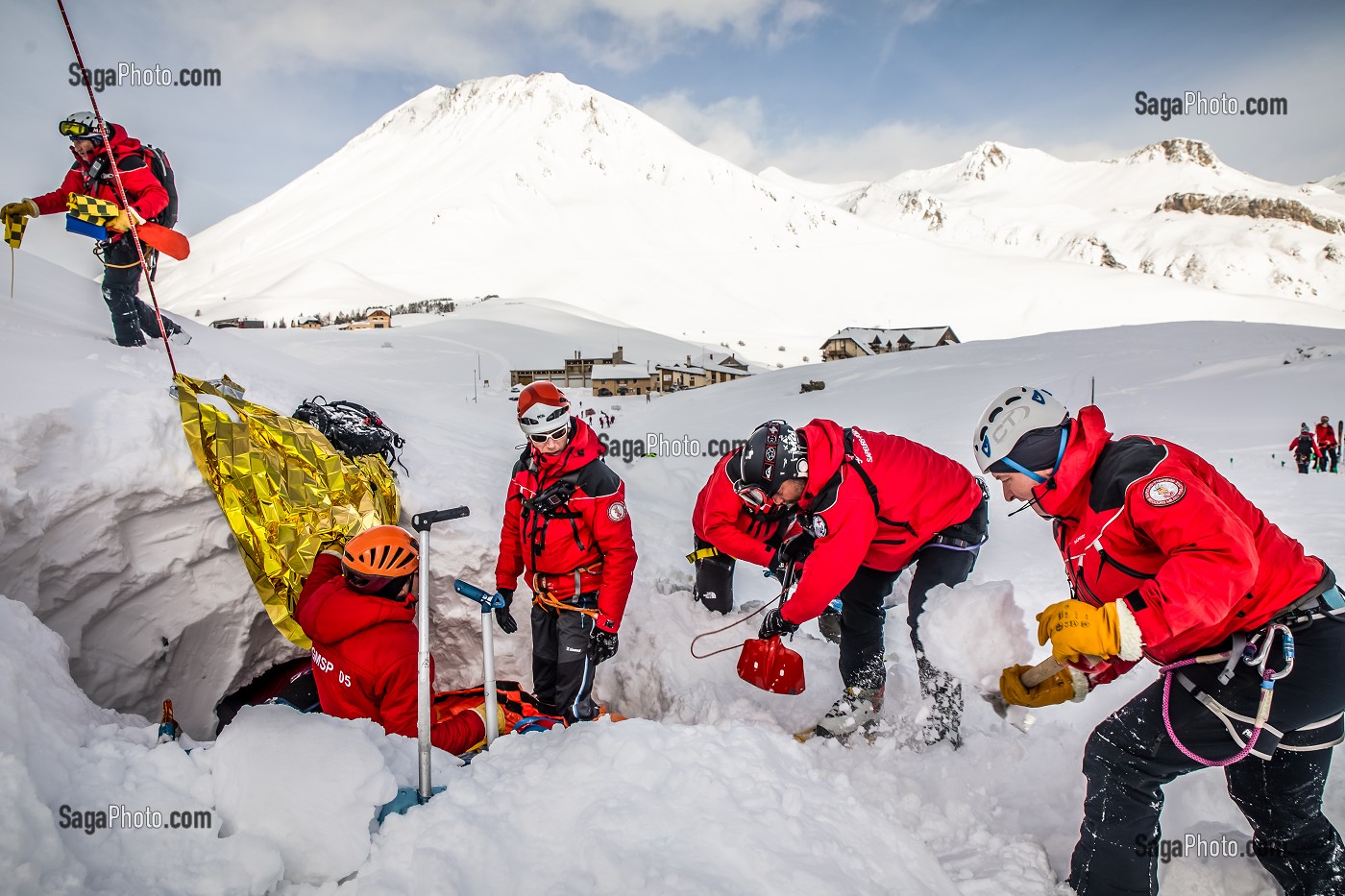 RECHERCHE DE VICTIME ENSEVELI, EXERCICE NATIONAL SAPEURS-POMPIERS DE SECOURS EN AVALANCHE, COL DU LAUTARET, HAUTES ALPES (05) 