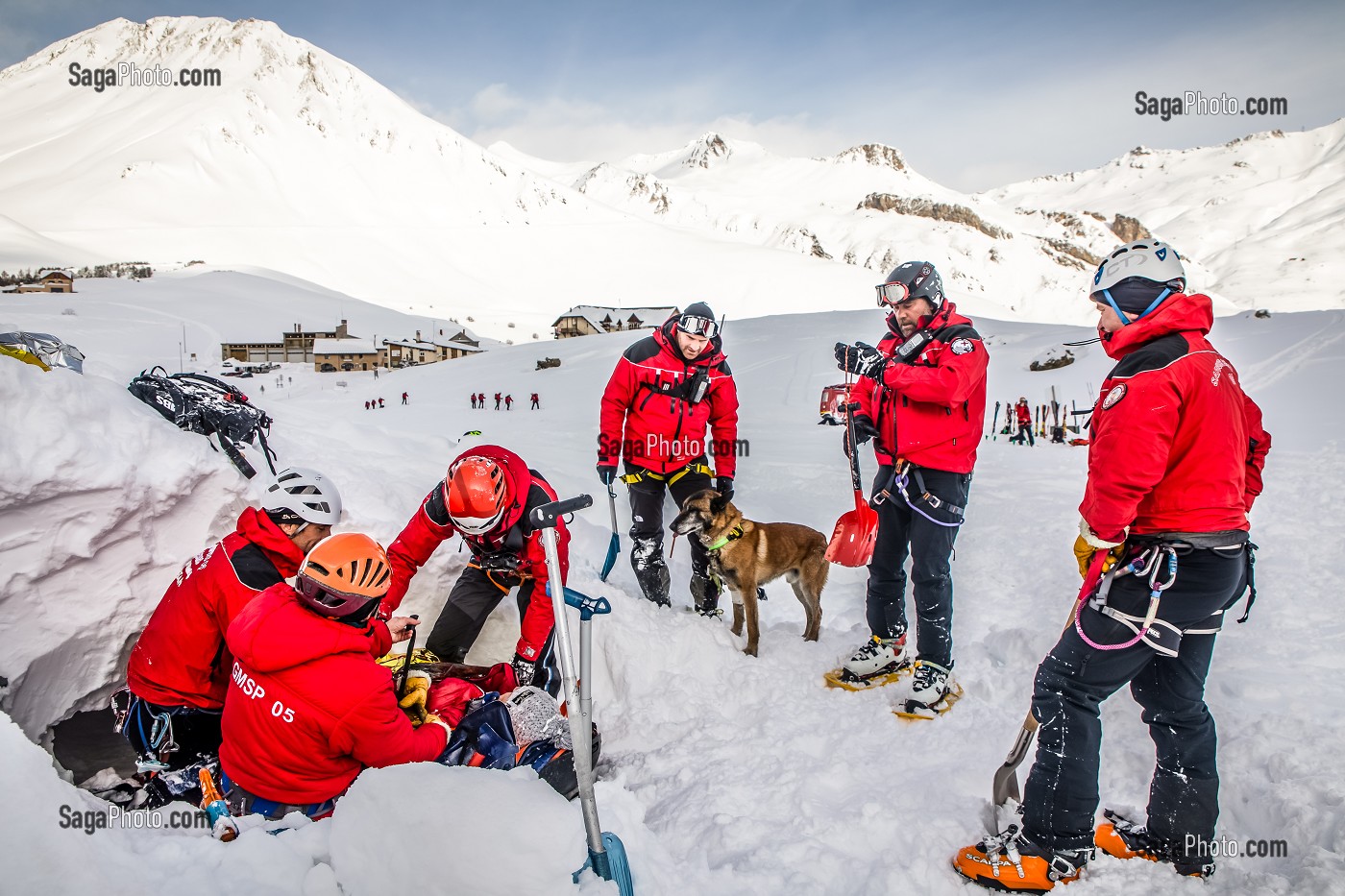 RECHERCHE DE VICTIME ENSEVELI, EXERCICE NATIONAL SAPEURS-POMPIERS DE SECOURS EN AVALANCHE, COL DU LAUTARET, HAUTES ALPES (05) 