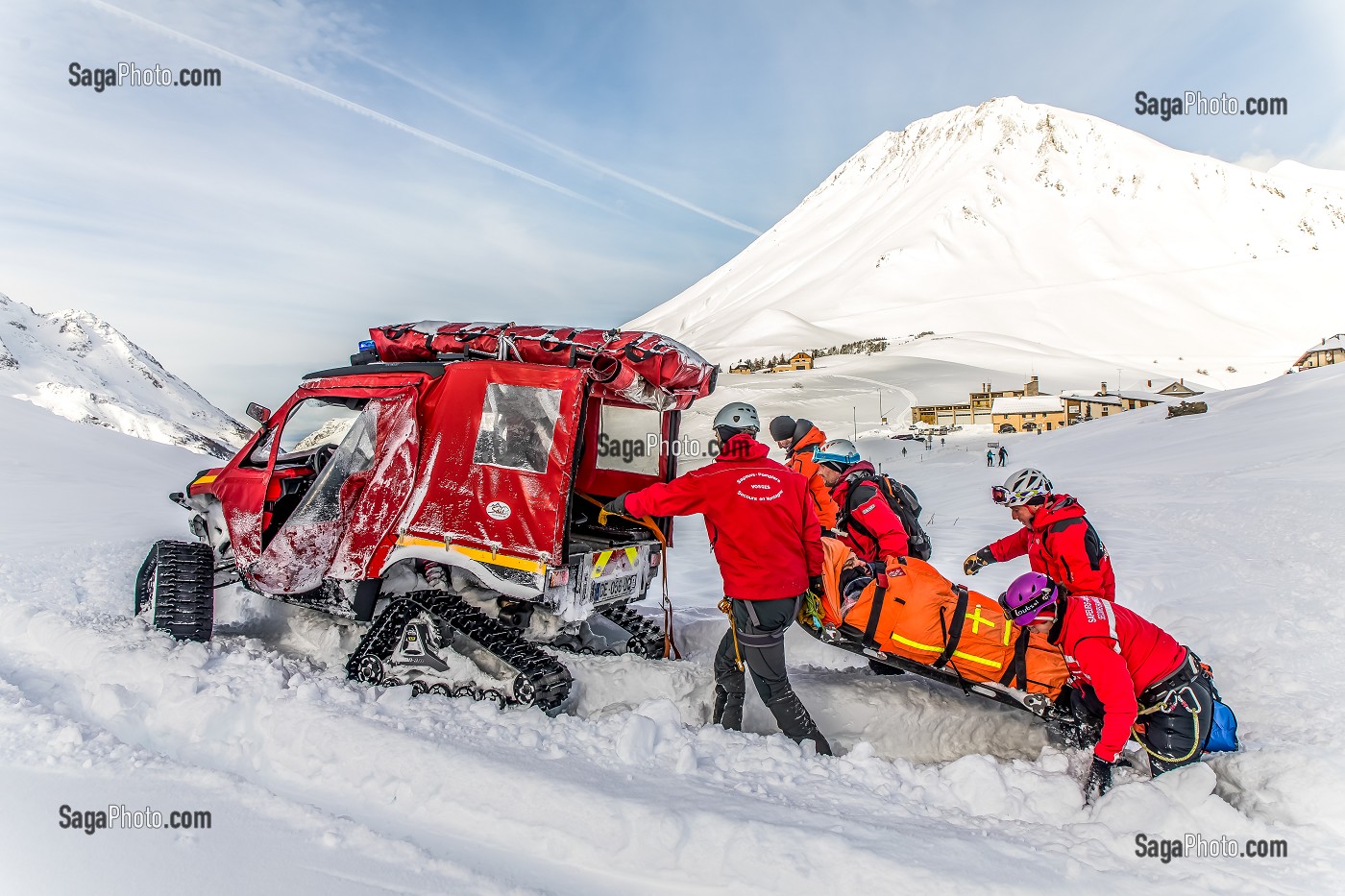 EVACUATION DE VICTIME, UNITE LEGERE DE SECOURS A CHENILLES, ULS, EXERCICE NATIONAL SAPEURS-POMPIERS DE SECOURS EN AVALANCHE, COL DU LAUTARET, HAUTES ALPES (05) 