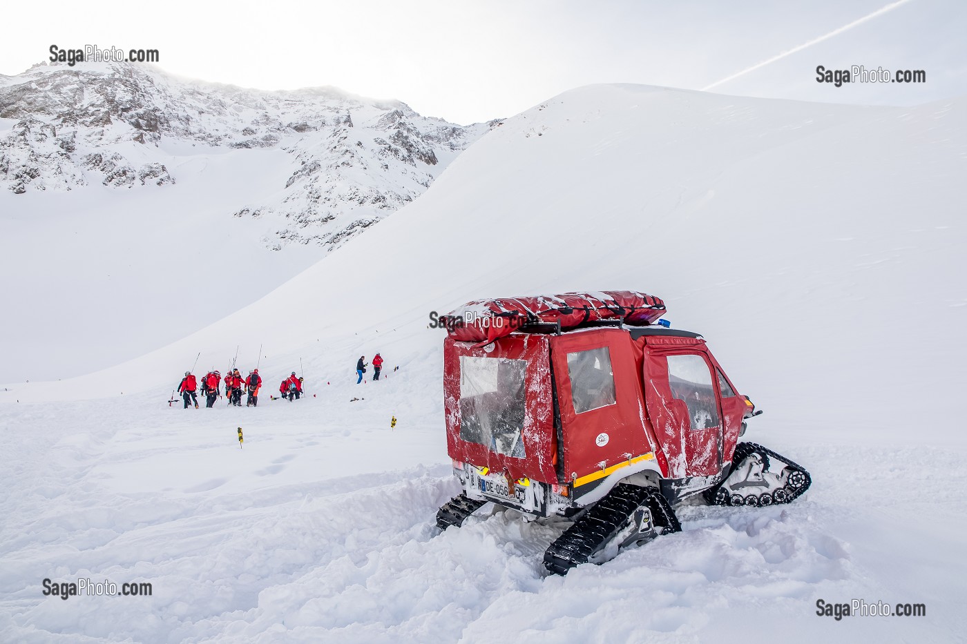 EVACUATION DE VICTIME, UNITE LEGERE DE SECOURS A CHENILLES, ULS, EXERCICE NATIONAL SAPEURS-POMPIERS DE SECOURS EN AVALANCHE, COL DU LAUTARET, HAUTES ALPES (05) 