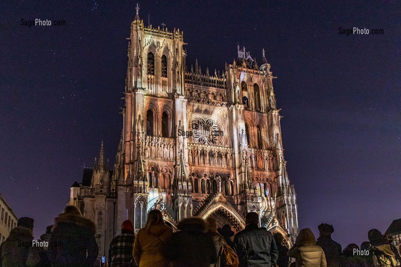 SPECTACLE MONUMENTAL CHROMA SUR LA FACADE DE LA CATHEDRALE NOTRE DAME D'AMIENS, SOMME, PICARDIE, HAUT DE FRANCE 