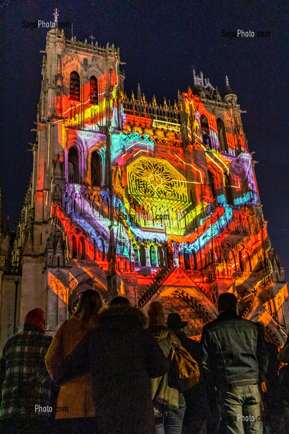 SPECTACLE MONUMENTAL CHROMA SUR LA FACADE DE LA CATHEDRALE NOTRE DAME D'AMIENS, SOMME, PICARDIE, HAUT DE FRANCE 