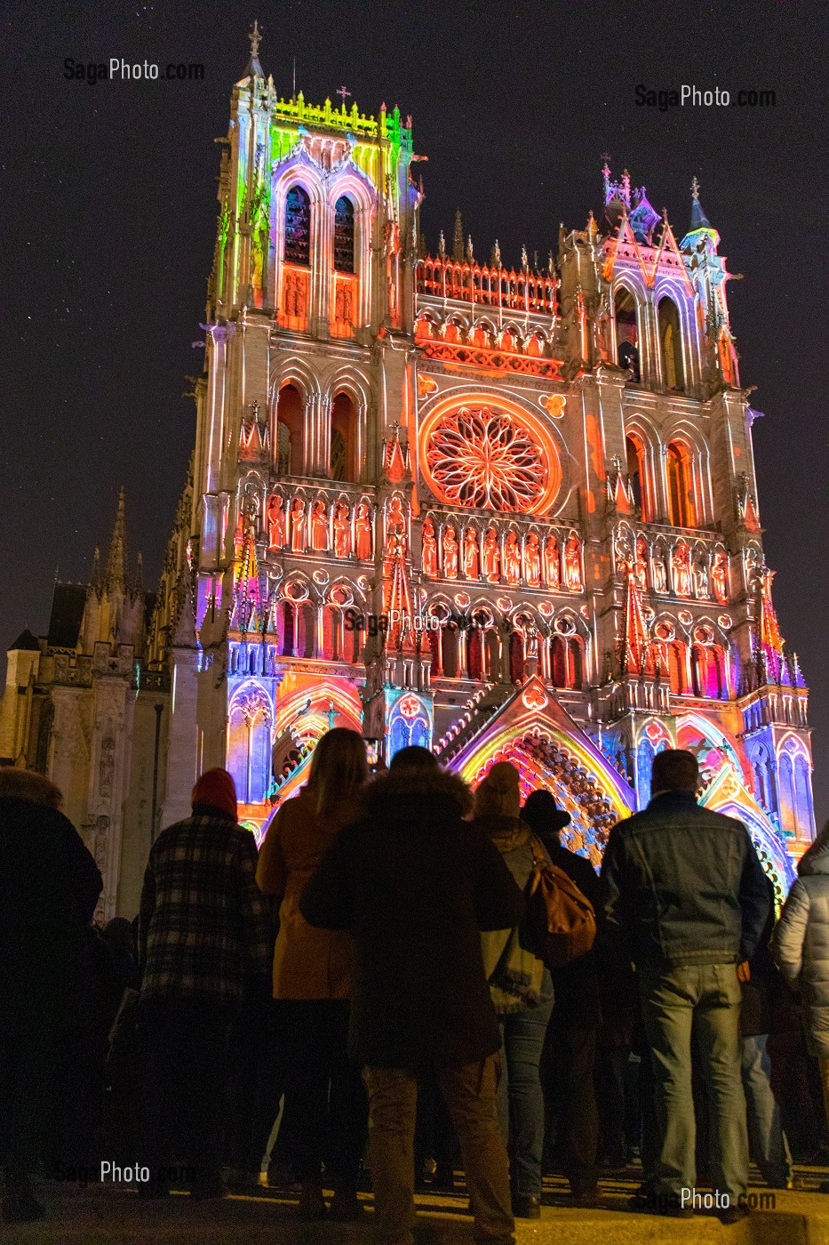 SPECTACLE MONUMENTAL CHROMA SUR LA FACADE DE LA CATHEDRALE NOTRE DAME D'AMIENS, SOMME, PICARDIE, HAUT DE FRANCE 