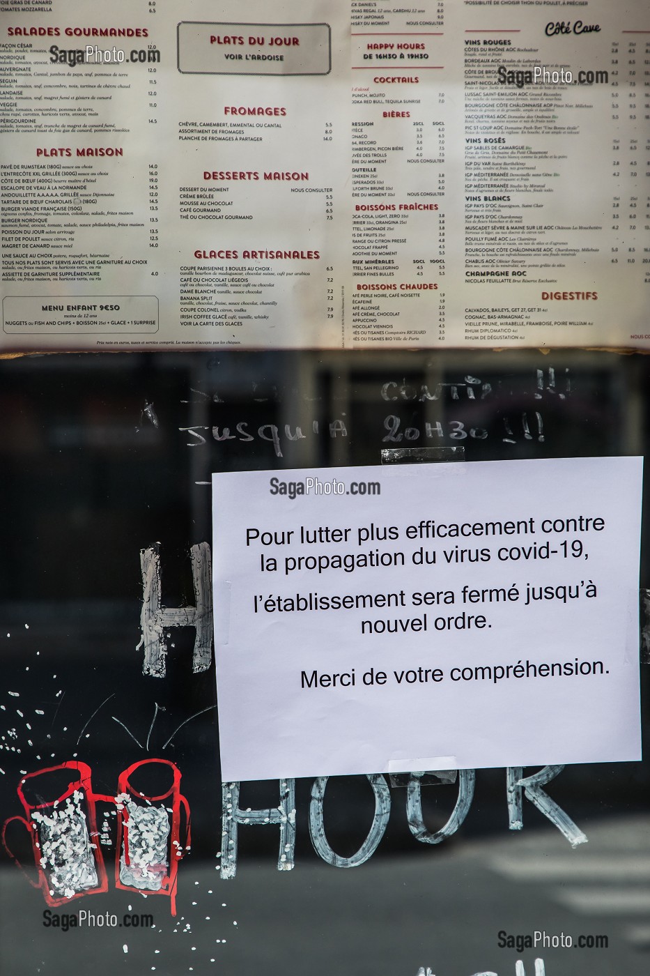 AFFICHAGE D'UNE BRASSERIE FERMEE POUR CAUSE DE PANDEMIE, COVID 19, VINCENNES, VAL DE MARNE, ILE DE FRANCE 