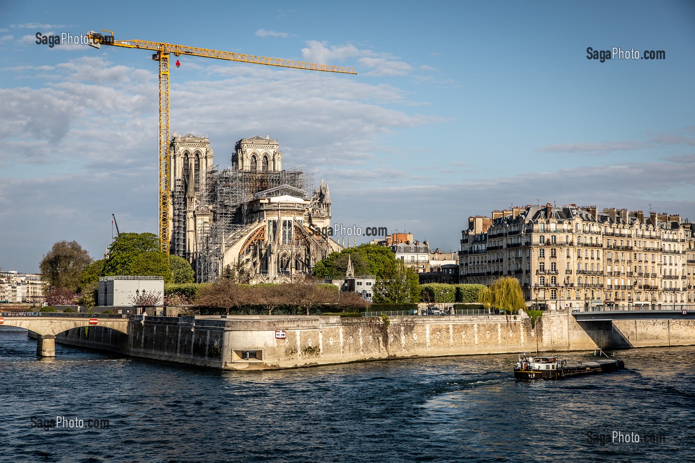 CHANTIER DE RECONSTRUCTION DE NOTRE DAME DE PARIS A L'ARRET LORS DU CONFINEMENT DE LA PANDEMIE DU COVID 19, PARIS, ILE DE FRANCE 