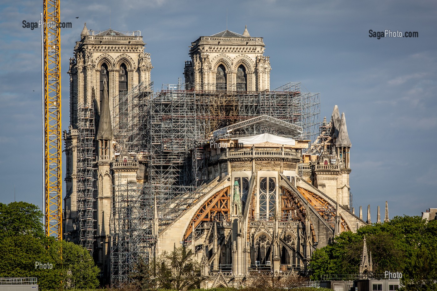 CHANTIER DE RECONSTRUCTION DE NOTRE DAME DE PARIS A L'ARRET LORS DU CONFINEMENT DE LA PANDEMIE DU COVID 19, PARIS, ILE DE FRANCE 