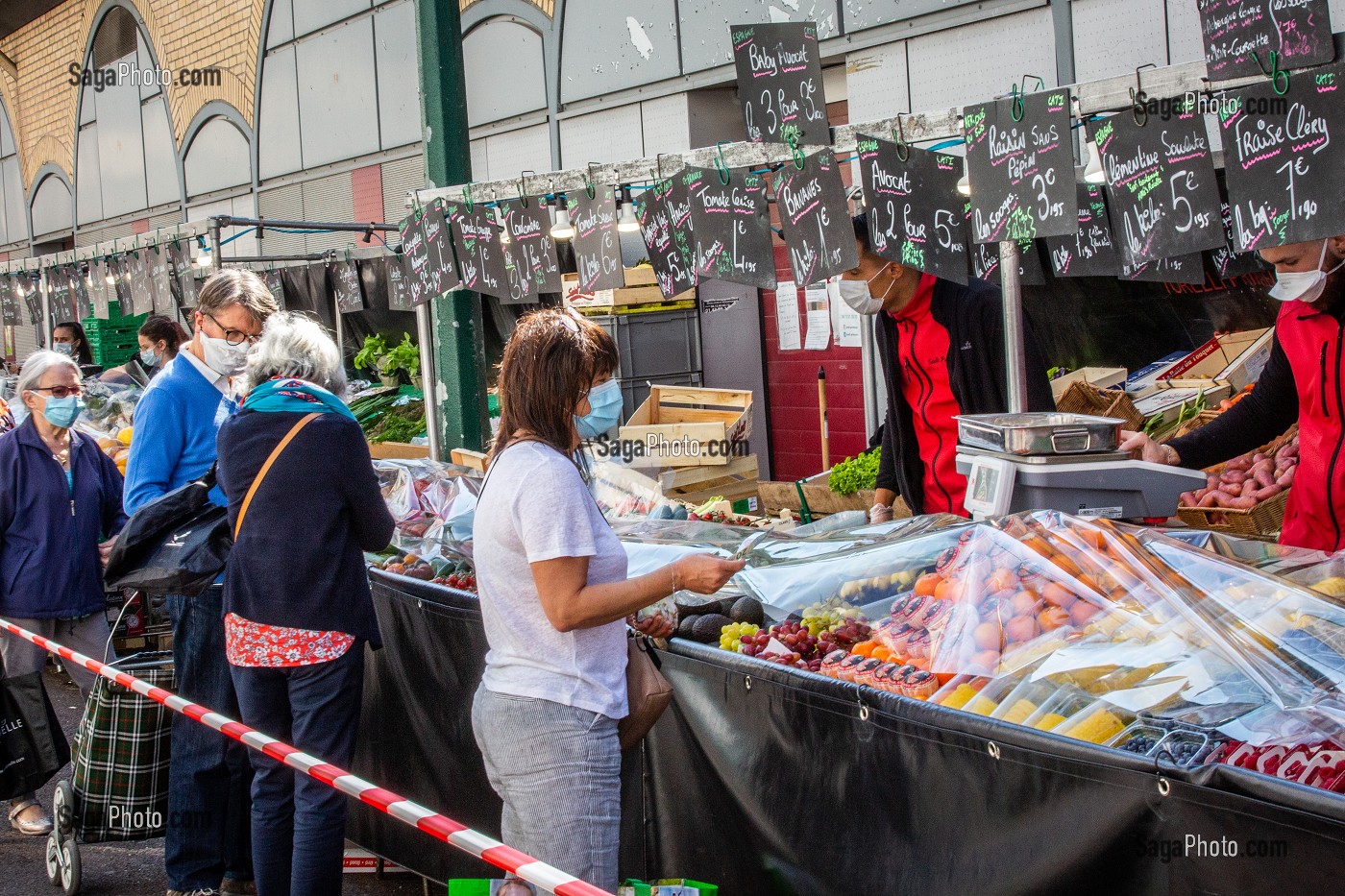 MARCHE DOMINICAL EMILE BERTRAND A SAINT MAURICE  VAL DE MARNE, IL DE FRANCE, FRANCE, EUROPE. 