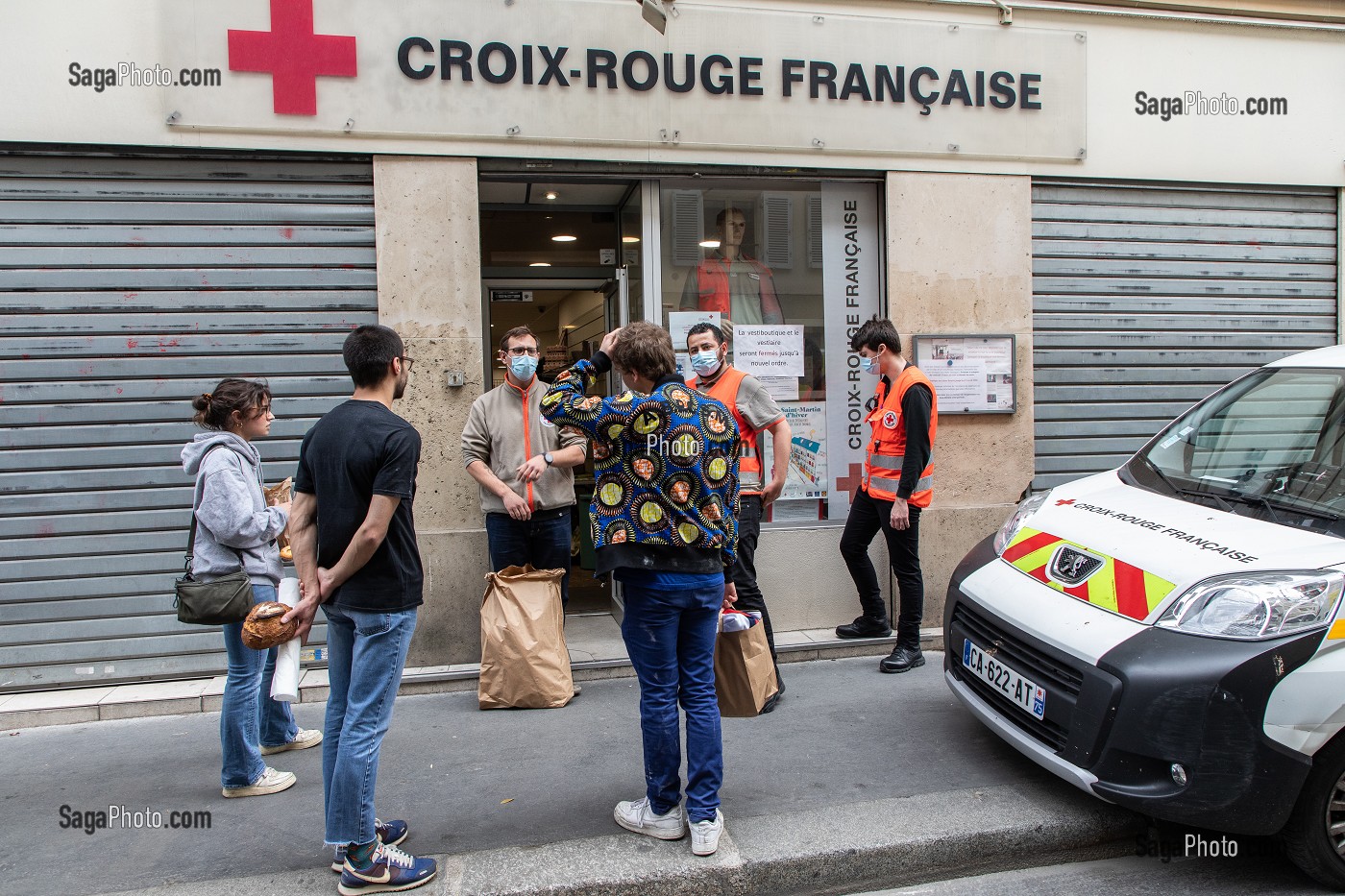 PREPARATION DE LIVRAISON DE PANIERS SOLIDAIRES PAR DES VOLONTAIRES DE LA CROIX-ROUGE., PARIS, 10EME ARRONDISSEMENT, ILE DE FRANCE, FRANCE 