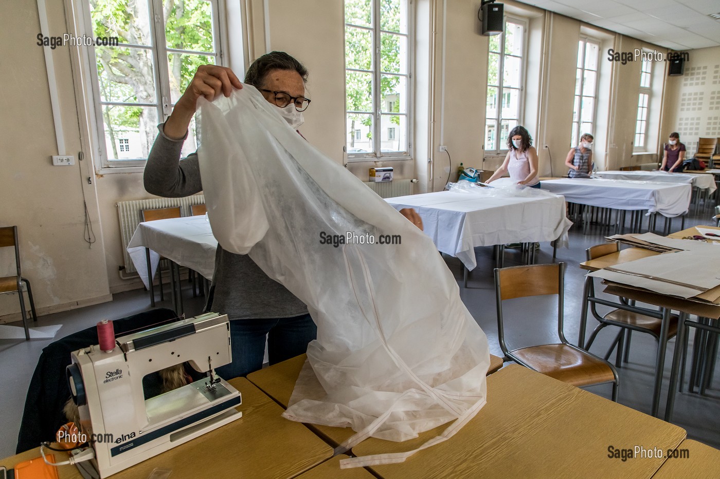 COUTURIERES ET COUTURIERS BENEVOLES, HOPITAL NATIONAL DE SAINT MAURICE (94), VAL DE MARNE, ILE DE FRANCE, FRANCE, EUROPE. 