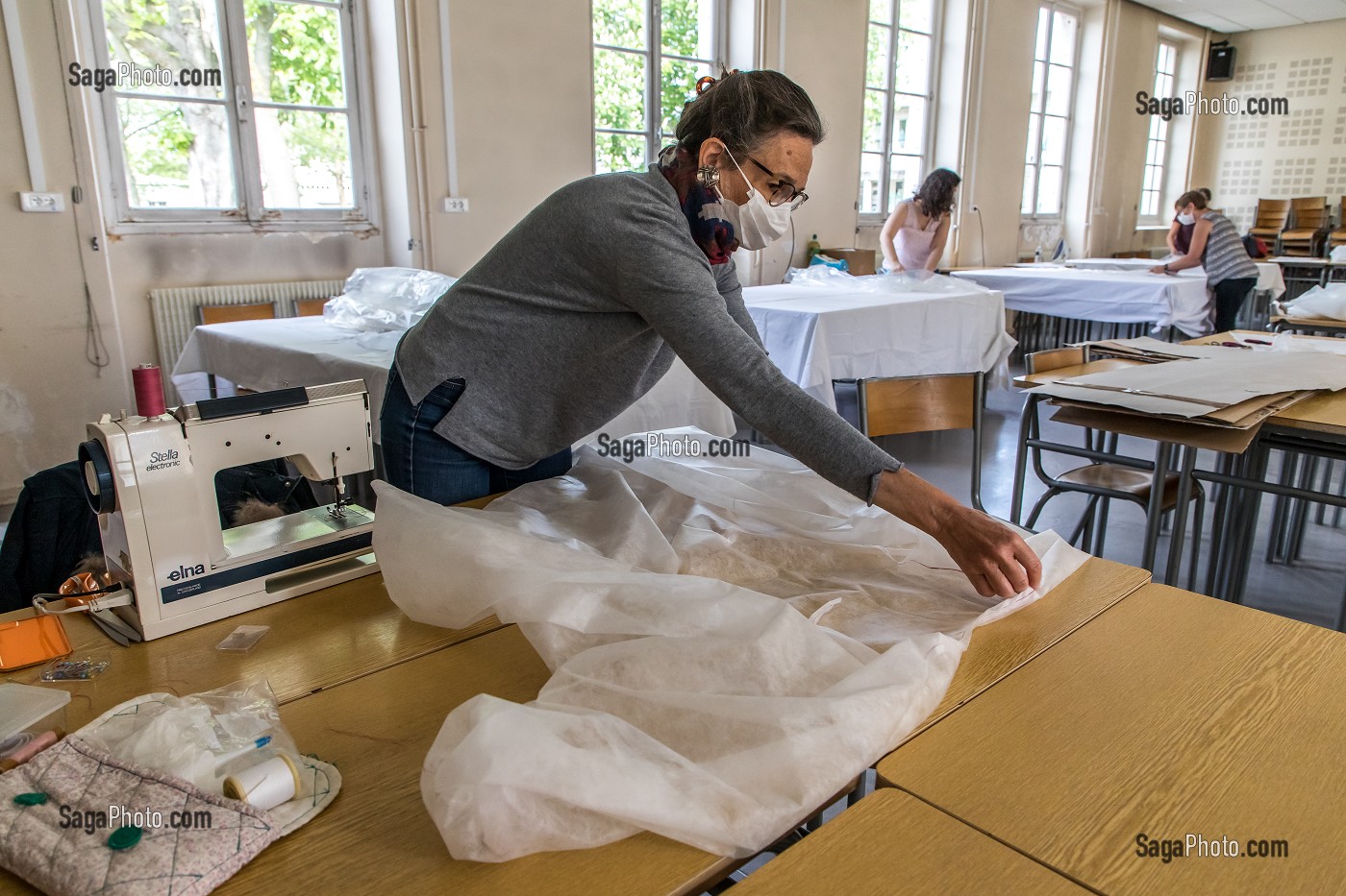 COUTURIERES ET COUTURIERS BENEVOLES, HOPITAL NATIONAL DE SAINT MAURICE (94), VAL DE MARNE, ILE DE FRANCE, FRANCE, EUROPE. 